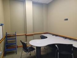 Study room with table, chair, and 白板