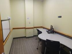 Study room with table, chairs, computer, and 白板