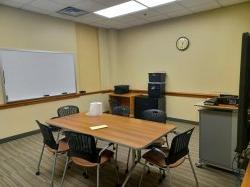 Study room with table, chairs, 白板 and smartboard